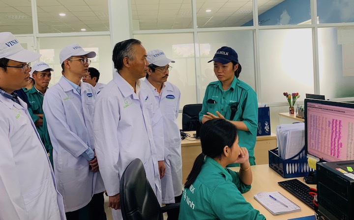 Vinamilk[-]tham[-]gia[-]xây[-]dựng[-]vủng[-]chăn[-]nuôi[-]bò[-]sữa[-]an[-]toàn[-]dịch[-]bệnh[-]theo[-]qui[-]định[-]tổ[-]chức[-]thú[-]y[-]thế[-]giới